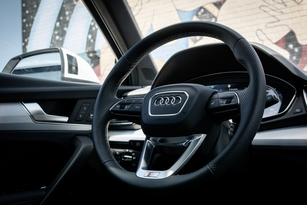 2021 Audi Q5 55 e Hybrid Premium Plus - Steering Wheel