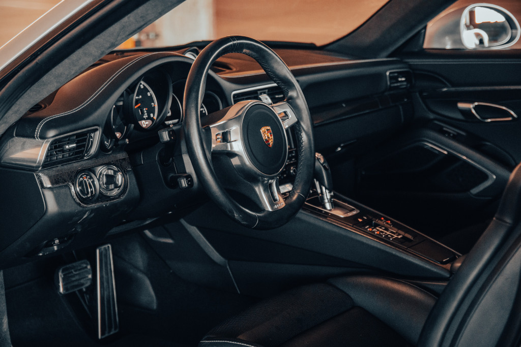 2015 Porsche 911 Turbo S - Interior View From Driver’s Door