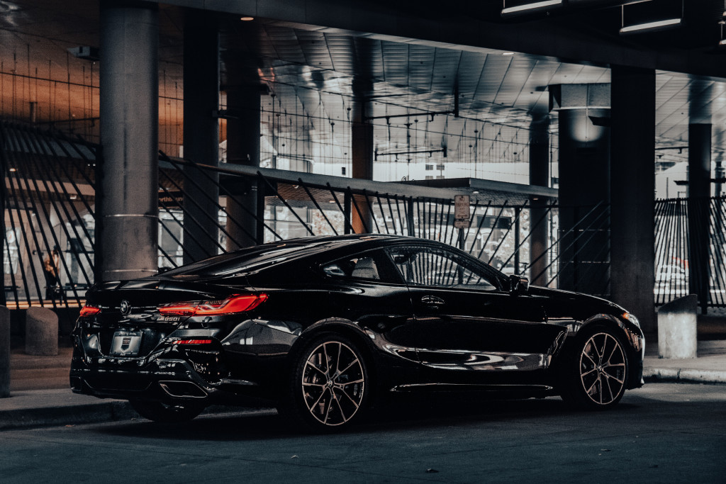 2019 BMW M850i xDrive in Carbon Black Metallic - Rear Passenger 3/4 View