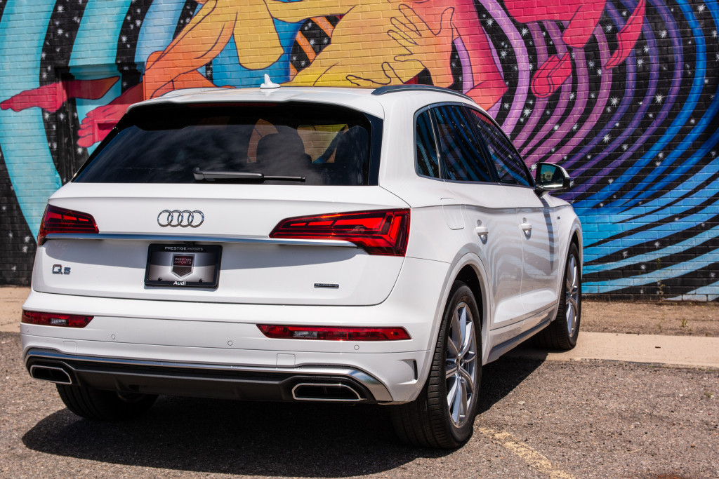 2021 Audi Q5 55 e Hybrid Premium Plus - Rear Passenger’s 3/4 View