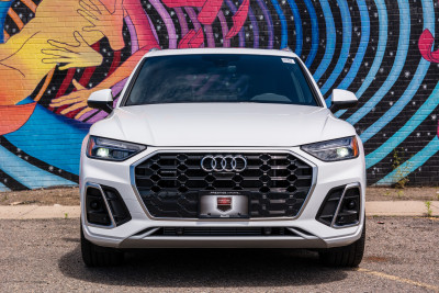 2021 Audi Q5 55 e Hybrid Premium Plus - Front View