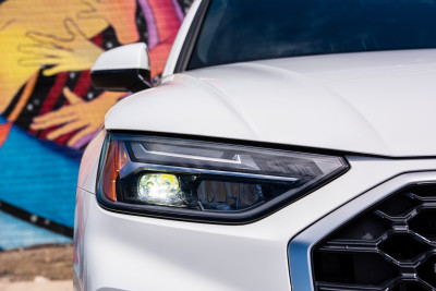 2021 Audi Q5 55 e Hybrid Premium Plus - Headlight