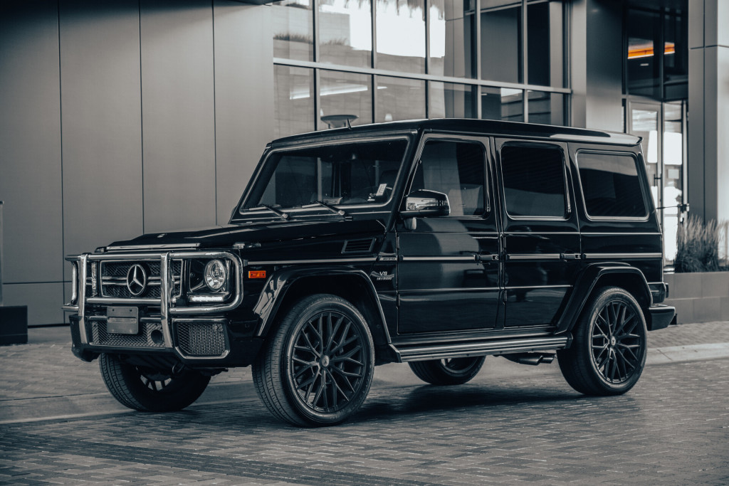 2016 Mercedes-Benz G 63 AMG 4MATIC in Midnight Blue - Front Driver’s Side 3/4 View