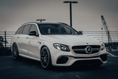 2018 Mercedes-Benz E 63 S AMG 4MATIC Wagon in Polar White - Front Passenger’s 3/4 View