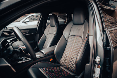 2021 Audi RS 6 Avant 4.0T quattro in Daytona Gray Pearl Effect - Front Seats