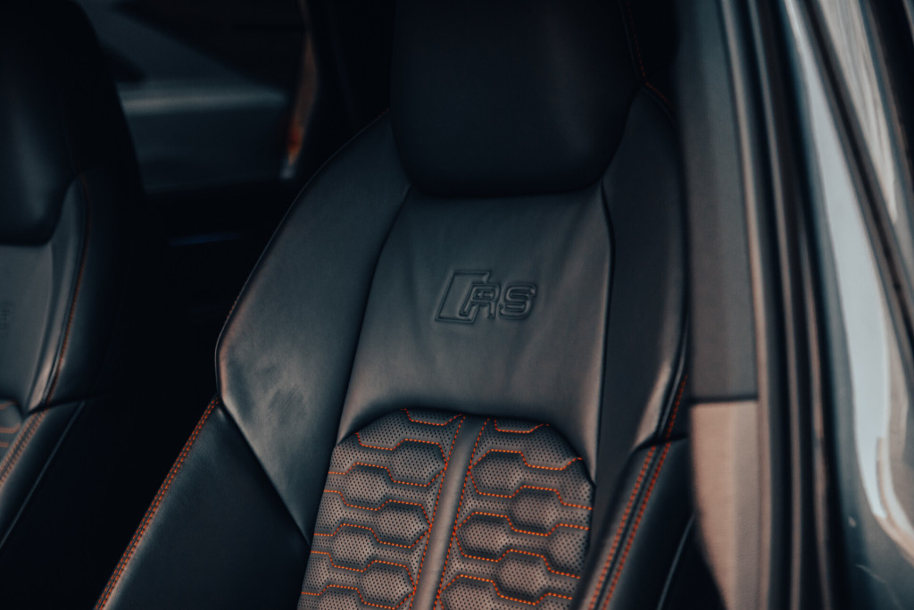 2021 Audi RS 6 Avant 4.0T quattro in Daytona Gray Pearl Effect - Driver’s Seat Detail