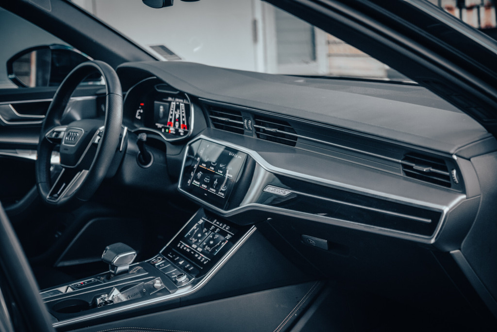 2021 Audi RS 6 Avant 4.0T quattro in Daytona Gray Pearl Effect - Interior View From Passenger Window