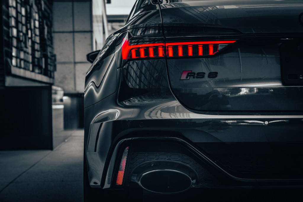 2021 Audi RS 6 Avant 4.0T quattro in Daytona Gray Pearl Effect - Tail Light Detail
