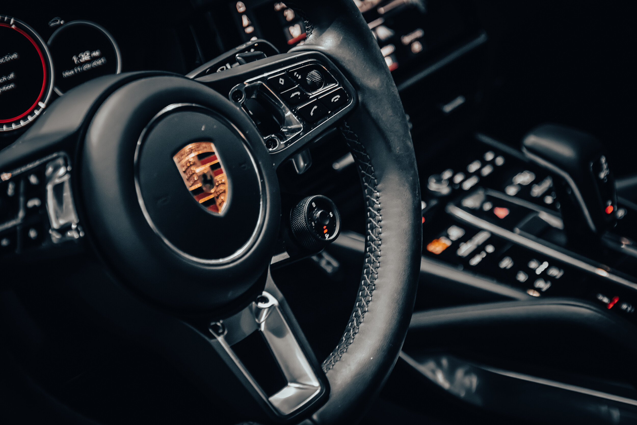 2021 Porsche Cayenne Turbo Coupe in Jet Black Metallic – Steering Wheel ...