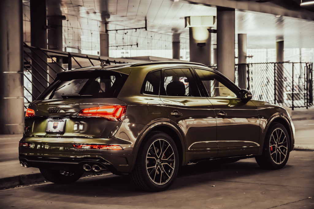 2022 Audi SQ5 3.0T Premium Plus quattro in District Green Metallic - Rear Passenger’s 3/4 View