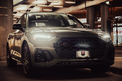 2022 Audi SQ5 3.0T Premium Plus quattro in District Green Metallic - Front View