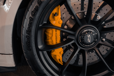 2019 Porsche 911 GT3 RS Weissach in White - Front Wheel and Brake Caliper