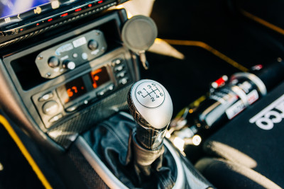 2004 Porsche 911 GT3 in Speed Yellow - Gearshift