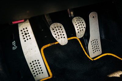 2004 Porsche 911 GT3 in Speed Yellow - Pedals